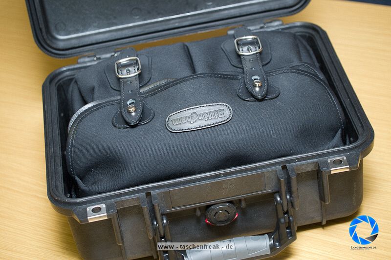 BILLINGHAM HADLEY SMALL - IN PELI CASE 1400\n\nFoto und Text - Jrg Langer - www.taschenfreak.de\n\nKommentar:\n\nDie Billingham Haley Small passt bestens in den Peli Case 1400 oder den Lowepro Omni Sport Extreme - besser kann man seine Billingham und den Inhalt dessen nicht schtzen!