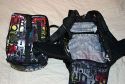 BURTON ZOOMPACK\n\nFoto von Maximilian Helmreich - VIELEN DANK!\n\nKommentar des Nutzers:\n\nHi liebe Leute von Taschenfreak,\n\nerstmal Respekt an eure Seite! Hat mir wirklich sehr geholfen einen \nberblick zu bekommen was es alles so fr Taschen gibt und ich bin mir \nsicher das ich noch das ein oder andere Mal vorbeischauen werde ;) \n\nIhr  habt ja auch Bilder vom Burton Zoompack drin und nachdem meiner heute\nganz neu bei mir eintraf habe ich mir gedacht ich schick euch mal ein \npaar Bilder. \n\nGenau den habt ihr noch nicht drin... \n\nIst der ganz aktuelle.\n\nFalls ihr mehr oder andere Bilder haben wollt, sagte einfach bescheid \ndann mach ich noch welche.\n\nFalls ihr die Bilder nicht haben wollt, dann halt nicht ;) \n\nAlso macht eure Seite weiter so. Ich find sie klasse!\n\nGre Max