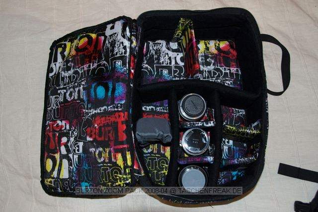 BURTON ZOOMPACK\n\nFoto von Maximilian Helmreich - VIELEN DANK!\n\nKommentar des Nutzers:\n\nHi liebe Leute von Taschenfreak,\n\nerstmal Respekt an eure Seite! Hat mir wirklich sehr geholfen einen \nberblick zu bekommen was es alles so fr Taschen gibt und ich bin mir \nsicher das ich noch das ein oder andere Mal vorbeischauen werde ;) \n\nIhr  habt ja auch Bilder vom Burton Zoompack drin und nachdem meiner heute\nganz neu bei mir eintraf habe ich mir gedacht ich schick euch mal ein \npaar Bilder. \n\nGenau den habt ihr noch nicht drin... \n\nIst der ganz aktuelle.\n\nFalls ihr mehr oder andere Bilder haben wollt, sagte einfach bescheid \ndann mach ich noch welche.\n\nFalls ihr die Bilder nicht haben wollt, dann halt nicht ;) \n\nAlso macht eure Seite weiter so. Ich find sie klasse!\n\nGre Max