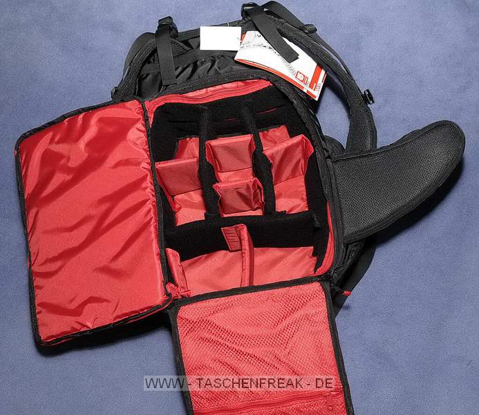 BURTON ZOOMPACK 28L MODELL 2009\n\nFoto und Text von Jrg Reisinger - VIELEN DANK!\n\nKommentar:\n\nMae auen (HxBxT): ca. 53x30x23 cm \nMae innen Fotoblock (HxBxT): ca. 38x27x15 cm \n- Eine Kamera mit Batteriegriff passt gut rein \n- robust gebaut \n- gut gepolstert \n- bequem zu tragen \n- Beckengurt sitzt leider nicht ganz perfekt (er sitzt zu hoch  dies kann aber durch einen kleinen Trick behoben werden) \n- variable Einstellmglichkeiten zur Anpassung des Tragesystems \n- sehr unaufflliges Design, sieht nicht aus wie ein Foto-Rucksack \n- variable Inneneinteilung, aber: das rote auf den Bildern ist glattes Polyester, d.h. hier haftet kein Klett! \n- am Rcken zu ffnen: somit bleibt der Rcken trocken, wenn der Rucksack im Schnee liegt\n- der umlaufende Reiverschluss luft leicht, ist gut zu bedienen \n- Fotoblock kann noch extra durch weiteren Deckel mit RV verschlossen werden \n- Besonderheit: Der Fotoblock kann herausgenommen werden und ist sogar mit einem Schultergurt versehen. Von oben kann dieser auch geffnet werden. Dann einfacher Zugriff auf die Kamera. \n- 2 Netztaschen an der Innseite des Rckenteils fr Speicherkarten o.. Kleinkram \n- in der Deckeltasche am oberen Teil des Rucksacks noch Platz fr Handschuhe plus Schneebrille o..\n- Innenmae der Deckeltasche (HxBxT): ca. 10x28x13 cm. \n- In dieser Tasche ist eine weitere kleine, herausnehmbare Tasche mit Klarsichtfenster per Klett befestigt (z.B. fr Akkus, um diese am warmen Krper tragen zu knnen). \n- Davor noch eine Deckeltasche fr Brille oder MP3-Player mit Kabeldurchfhrung. \n- flaches Frontfach fr Laptop (abgebildeter Laptop 15,4 passt genau rein) oder Trinkbeutel oder Mtze + Unterhemd \n- 2 kleine RV-Taschen am Hftgurt \n- seitliche Taschen auen unten fr Flasche + Kleinkram -\n- seitliche Taschen ber die gesamte Seite fr Stativ und/oder Lawinensonde, Stil der Lawinenschaufel \n- Fronttasche fr Schaufelblatt \n- weitere Befestigungsmglichkeiten fr Zubehr \n- Befestigungsmglichkeit fr Snowboard \n- Verbesserungsvorschlge: die Reiverschlsse knnten z.B. durch Abdeckungen besser abgedichtet sein; Passform des Beckengurtes knnte deutlich besser sein \n- Fotoblock endlich wieder so stabil wie im Modell 2007, ja fast noch stabiler \n\nFazit: Fr den Preis (ca. 130 Euro) ein ziemlich feiner und komfortabler Foto-Rucksack. \n\n© J. Reisinger / www.jr-teams.com