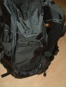 Burton AK Zoom Pack 29L, Modell 2007\n\nFoto von Jrg Reisinger - VIELEN DANK!\n\nKommentar des Nutzers:\n\nMae auen (HxBxT): ca. 50x28x16 cm / Mae innen Fotoabteil (HxBxT): ca. 36x27x13 cm / ein Kamera mit Batteriegriff passt schon rein / robust gebaut / gut gepolstert / sehr bequem zu tragen / variable Einstellmglichkeiten zur Anpassung des Tragesystems / strt beim Snowboarden oder anderen sportlichen Aktivitten nicht mehr, als jeder andere normale (Touren-)Rucksack auch / sehr unaufflliges Design, sieht nicht aus wie ein Foto-Rucksack / variable Inneneinteilung (es sind mehr Trennpolster vorhanden, als abgebildet) / am Rcken zu ffnen: somit bleibt der Rcken trocken, wenn der Rucksack im Schnee liegt, der umlaufende Reiverschluss luft wunderbar leicht, ist sehr gut zu bedienen / geffnetes Fotoabteil kann mit Tuch gegen Schnee abgedeckt werden / 2 Klarsichttaschen an der Innseite des Rckenteils fr Speicherkarten o.. Kleinkram / in der Deckeltasche am oberen Teil des Rucksacks noch Platz fr Handschuhe plus Schneebrille o..; Innenmae der Deckeltasche (HxBxT): ca. 10x28x13 cm / flaches Frontfach ber die ganze Flche fr kleinen, flachen Laptop oder Trinkbeutel oder Mtze + Unterhemd / herausnehmbares Zusatztschchen oben fr z.B. Akkus, um diese am warmen Krper zu tragen / Klarsichttasche am Hftgurt / seitliche Taschen auen unten fr Flasche + Kleinkram / seitliche Taschen ber die gesamte Seite fr Stativ und/oder Lawinensonde, Stil der Lawinenschaufel / Fronttasche fr Schaufelblatt / weitere Befestigungsmglichkeiten fr Zubehr / Befestigungsmglichkeit fr Snowboard / Verbesserungsvorschlge: die Reiverschlsse knnten z.B. durch Abdeckungen besser abgedichtet sein, die Zugverschlsse an den Gurten lockern sich zu leicht (da gibt es bessere) / Fazit: Fr den Preis (ca. 120 Euro) dennoch einer der besten und komfortabelsten Foto-Ruckscke, die ich je gesehen habe. Leider nur schwer zu bekommen.