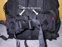 BURTON ZOOM PACK 28L\n\nFoto von Ralf Gnther - VIELEN DANK!\n\nKommentar des Nutzers:\n\nGuten Abend,\n \nder Rucksack ist erst heute angekommen, aber ich habe ihn gleich mal Gepackt und ein paar Fotos gemacht. Die Bilder habe ich beschriftet damit man wei wie viel rein passt. \nDer Rucksack ist sehr gut verarbeitet und die Reiverschlsse sehr leichtgngig sind. Es gibt auerdem wieder unzhlige kleine Fcher in den man seinen ganzen Kleinkram unterbringen kann. Der Daypack ist gro genug fr die Verpflegung, Trinkflschen bis 1 Liter passen in die beiden Seitentaschen mit Klettverschlu. Im Daypack findet bei mir auerdem noch der Blitz 430EX platz. Im Laptopfach kann man auch Ersatzkleidung wie eine Regenjacke oder einen Pullover mitfhren.\nIn dem Fach das eigentlich fr das Snowboard gedacht ist kann man auch ein Stativ befestigen.\n \nSo ich hoffe die Bilder sind fr  ihre Seite in Ordnung, wenn sie noch weitere brauchen dann schreiben sie mir eine Mail.\n \nMfG Ralf Gnther