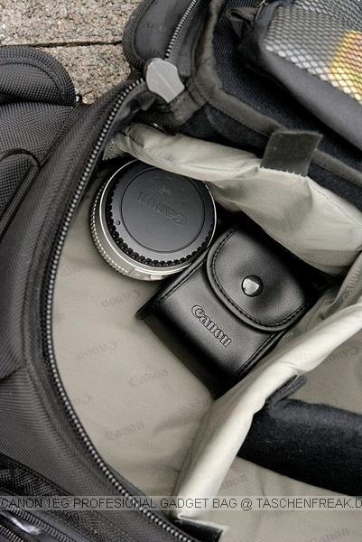 CANON 1EG PROFESSIONAL GADGET BAG\n\nFoto von Sascha Drmer - VIELEN DANK!\n\nKommentar des Nutzers:\n\nHallo Jrg,\n \nhab gesehen das in Deiner Datenbank noch der "Canon 1EG Professional Gadget Bag" fehlt. Daher hier mal ein paar Bilder und Infos fr taschenfreak.de\n \nZu Bild 1\n \nCanon 1EG Professional Gadget Bag\n \nAbmessung ca.: 36 x 22 x 21 cm (Lnge x Hhe x Tiefe)\nWasserabweisendes Nylon\nindividuelle Trennwnde\nmit Vorder- und Seitentaschen\n \nZu Bild 3\n \nFolgendes passt in den Canon 1EG Professional Gadget Bag\n1DMarkIII\n17-35 f/2,8\n50 f/1,4\n85 f/1,8\n70-200 f/2,8\n580 EX\nCP-E3\nExtender 1,4 & 2\nST-E2\nErsatzkaus fr Blitz und Kamera\nPolfilter\nkleine Box fr Visitankarten und CF-Karten sowie weiteres Kleinkram\n \n \nZu Bild 4\n \nunterhalb der Kamera habe ich den Extender 1,4 und den ST-E2 drber kommt dann eine Trennung bevor die Kamera draufgelegt wird.\n \nZu Bild 5\n \nber das 70-200 f/2,8 kommt der 580EX\n \nZu Bild 6\n \nin den vorderen Taschen habe ich jeweils einen Polfilter, Step-Downringe... Weitere Kleinkram passt in die beiden Taschen im Deckel (Notisbuch, Kabelauslser, Cardreader etc. siehe Bild 2).\n \nZu Bild 7\n \nIn der rechten Seitentasche habe ich den Extender zweifach sowie keine kleine Box fr CF-Karten und Visitenkarten\n \nZu Bild 8\n \nin der linken Tasche sind die Ersatzakkus fr den Blitz bzw. CP-E3 und der Ersatzakku fr die Kamera.\n \nZu Bild 9\n \nIm Reisverschlu auf der Rckseite finden Bedienungsanleitungen etc. platz.\n \nZu Bild 10\n \nDie Reisverschlsse sind durch berlappung abgedeckt, somit auch vor Spritzwasser geschtzt.\n\nSascha Drmer\nFotograf fr die Peiner Allgemeine Zeitung