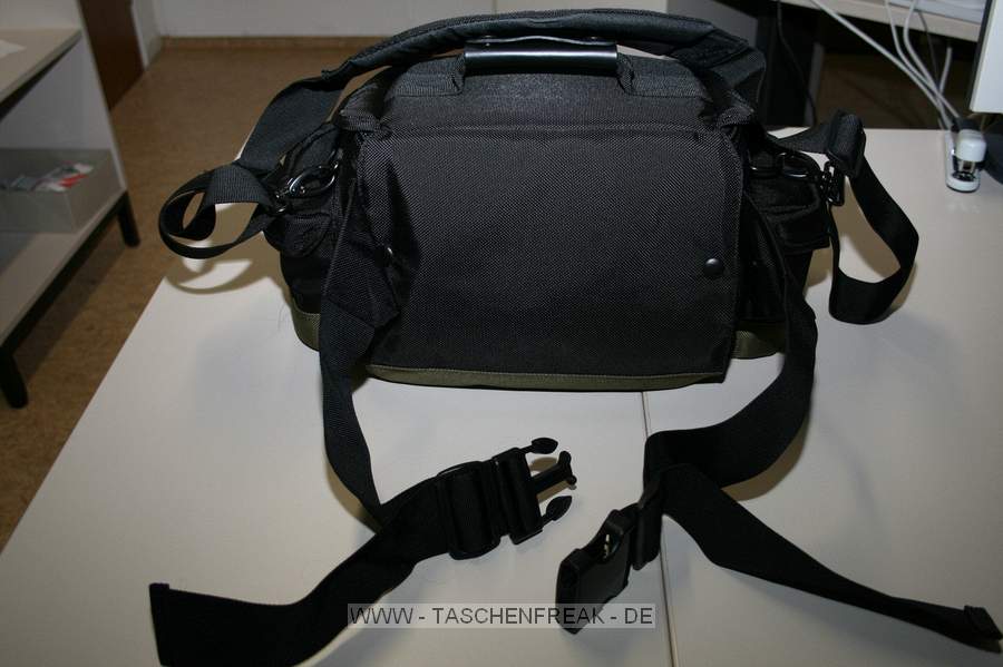 CANON DELUXE GADGET BAG 10E\n\nFoto und Text von Carsten - VIELEN DANK!\n\nKommentar:\n\n- Text folgt -