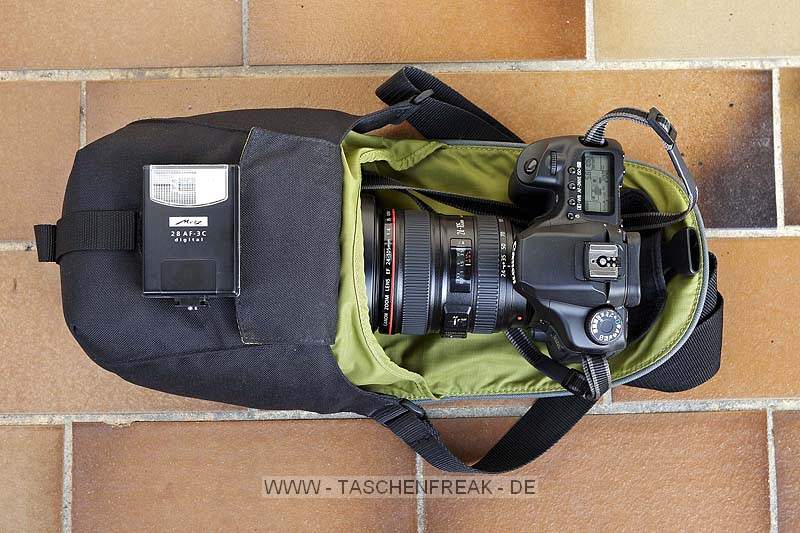 CRUMPLER BENS PIZZA M\n\nFoto und Kommentar von Werner Wagner - VIELEN DANK!\n\nKommentar:\n\nCrumpler Bens Pizza M\n\nHauptfach: Canon 40D mit EF 4/24-105 L und Geli\nVortasche: Mecablitz 28 AF-3 C und Reserveakkus