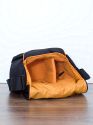 CRUMPLER PRETTY BOY MAXI 4000\n\nFoto und Text von GM - VIELEN DANK!\n\nKommentar des Nutzers:\n\nVerarbeitungsqualitt exzellent. Ermglicht den unaufflligen und zugriffschnellen Transport einer DSLR ohne Batteriegriff mit angesetztem Objektiv (bis etwa Gre Sigma 150/2.8 Makro).