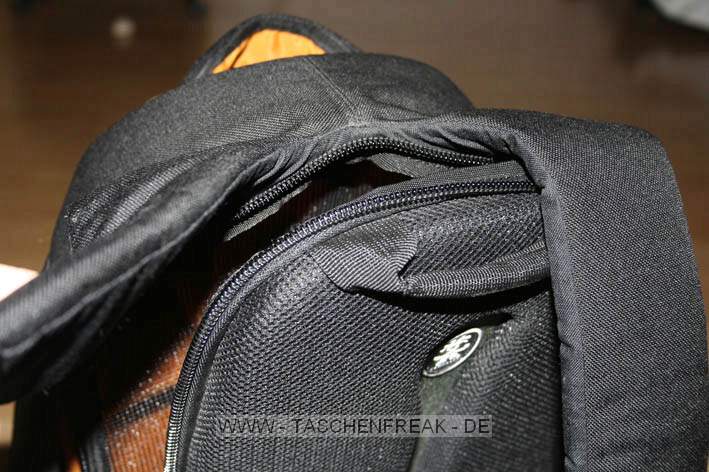 CRUMPLER - THE PUPPET\n\nFoto von einem anonymen User - VIELEN DANK FR DAS MAIL!\n\nKommentar des Nutzers:\n\nHallo,\n\nAnbei sende ich euch Fotos von der Crumpler - The Puppet tasche.\n\nMfg