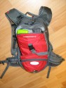 Deuter Hydro EXP 8+2\n\nFoto von Alexander Berger - VIELEN DANK!\n\nKommentar des Nutzers:\n\nDeuter Hydro EXP 12 (Blau) +Hydro EXP 8 (rot)\nDie Deuter Modelle sind eigentlich fr Fahrradtouren gedacht und mit einer Innentasche mit einem Trinksystem ausgestattet (herausnehmbare Trinkblase mit Schlauch) und lassen sich ber einen umlaufenden reiverschluss an der Rckenplatte um jeweils 2 liter Volumen erweitern.\n( Beschrieben ist die Nutzung  ohne Trinkblase) !!!\n\nDer kleine hat 8 liter , erweiterbar auf 10L\n- Hauptfach\nHandtuch unten rein , 30D mit BG-E2+Bigma 50-500\n-kleines Frontfach\nPutztuch, Schlssel, Geldsack, \n -Netztaschen im Hftgurt\nrechts     BP511Accu, Handy \nlinks        Cardsave\nDas Helmfach (Kngarubeutel) ist noch fr ne Regenjacke nutzbar, die Kleine tasche darauf  fr die Not-Ration.\n-Netzseitentaschen\nleer\nKein Raincover intergriert!\nPasst alles auch ohne zu erweitern!!!!\n\nUnd beide sind im Urban-Dschungel total unauffllig.\n\nAlexander Berger