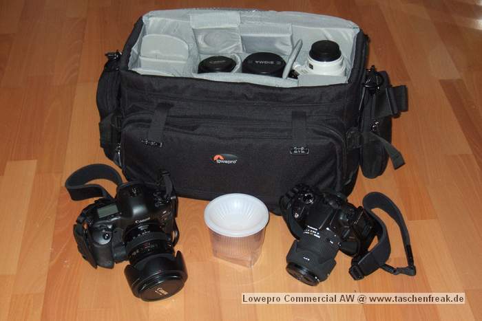 Foto von Jrg Langer\n\nKommentar des Nutzers:\n\nDas grte Taschenmodell von Lowepro aus der Pro Serie.\nExtrem robust und sehr vielseitig einzuteilen. Voll gepackt allerdings nur fr kurze Transportwege zu Fu geeignet ungeachtet der krperlichen Verfassung des Trgers. Es geht viel Ausrstung rein und damit auch viel Gewicht.