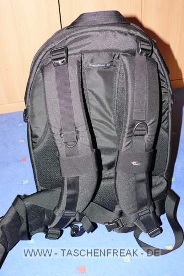 Lowepro Compu Rover AW\n\nFoto von Jrg Langer (www.taschenfreak.de)\n\nKommentar des Nutzers:\n\nDer Compu Rover lste bei uns den Compu Trekker AW ab. Das Innenvolumen ist recht hnlich und die Ausrstung passt gut hinein. Auch das Notebookfach ist extrem gro und hochwertig geschtzt.\n\nWir haben in diesem Beispiel "geladen":\nCanon 5D mit angesetztem 24-70 2.8L\nCanon 17-40\nCanon 70-200 4.0L mit Stativschelle\nCanon 300 4.0L IS mit Stativschelle\nCanon 50 1,8I\nCanon 580 EX\nKenko Pro 1,4TC\n\nAkkus, Akkus fr Blitz, Gorillapod SLR Zoom, Blasebalg, Filtermappe und ggf. Butterbrot und Trinken im Daypack oben.\n\nIn den beiden kleinen Frontaschen geht gut Handy oder PDA und Geldbrse rein.\n\nStativhaltrung ist ausklappbar und trgt auch ein relativ groes Gitzo G1348 recht gut.\n\nDas Tragesystem ist extrem gut und trotz des hohen Gewichts macht es Freude den Rucksacklange zu tragen. Und das auch als groer und "breiter" Nutzer wo andere Fotoruckscke schon zwicken und kneifen.