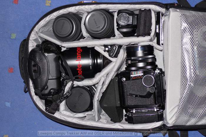 Lowepro CompuTrekker AW mit DSLR und Mittelformat\n\nFoto von Jrg Langer\n\nKommentar des Nutzers:\n\nDer Lowepro CompuTrekker ist unseres Erachtens der beste Verwandlungsknstler den es unter den Fotoruckscken gibt. Mit ein paar zustzlichen Raumteilern kann man nahezu alles mit Ihm anstellen.\n\nWir verstauen hier im Hauptfach:\n5D mit BG und RRS L-Winkel\nmit angesetztem Canon 24-70 2,8L USM mit ungedrehter Geli,\nSigma 12-24 fr die Canon DSLR\nSigma 150 2,8 fr die Canon DSLR\nCanon Blitz 580 EX mit 8 zustzlichen Akkus\nTimer Fernbedienung\n\nMamiya RB67 mit Prismensuche und 120er Filmmagazin\nmit angesetztem 3,8 127mm Mamiya Objektiv\nzustzlichem WW 4,5 65mm Mamiya Objektiv\nzustzlichem Lichtschachtsucher\n\nIm Deckelinnenfach sind bneide Gummiu Gelis fr die Mamiya und der Doppeldrahtauslser, sowie Akkus und Speicher fr die DSLR.\n\nIn der vordertasche (auen) sind:\n30 Rollfilme in Lowepro Filmtaschen\nLowepro Handschuhe\nNexto CF Mobiler Speicher fr die DSLR\nTaschenlampe und 77er B&W Polfilter in der B&W Box\n\nDas Notebookfach ist leerr, bzw. bietet Platz fr Reisefhrer, GPS-PDA oder andere Unterlagen.\n\nSo bepackt ist er nicht leicht aber besser zu tragen wie beide Ausrstungen getrannt in Schultertaschen.