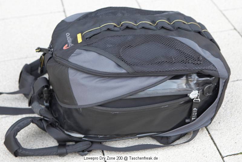 Lowepro DryZone 200\n\nFoto von Jrg Langer - Danke an den Nutzer bei dem ich den Rucksack fotografieren durfte.\n\nKommentar des Nutzers:\n\nDamit habe ich auch die Hasselblad schon 1000 Hhenmeter auf dem Rcken gehabt ohne Probleme. Wasserdicht und dennoch sehr bequem. Reisverschlsse bedrfen Pflege und Gewhnung.