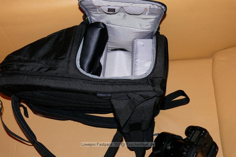 LOWEPRO FASTPACK 350\n\nFoto von Jrg Langer\n\nKommentar des Nutzers:\n\nDer Fastpack 350, der jetzt in der Vorweihnachtszeit (2007) ganz frisch die Bhne des Taschenmarktes betreten hat, macht auf den ersten Blick fr das Geld (zw. 75 und 110 Euro - je nach Hndler) einen sehr guten und brauchbaren Eindruck. Sehr viele kleine durchdachte Details.\n\nWirkt fast als ob der Think Tank Entwickler der frher bei Lowepro war wieder zurck ist bei Lowepro.\n\nAber die Verarbeitung und die Nhte der Think Tanks und Crumpler sind dennoch stabiler. \n\nDie Kombination aus schnellem Zugriff, 2er Rucksack und einem kleinen Daypack mit Notebookfach gabs bislang m.E. noch nicht so in dieser Form wie bei den Fastpacks von Lowepro.\n\nSlingshot 300 AW war sicher hier der Ideenliefernat zu diesem Modell. Der astpack 350 ist eine gute Mischung aus Slingshot 300 und Compu Trekker AW und Compu Rover AW.\n\nMan kann einen groen - bis 17 Zoll - Notebook direkt am Rcken tragen und doch etliches an Fotoequipemnt hineinbekommen, wie man auf den Bildern von mir ganz gut erkennen kann.\n\nDer Schnellzugrif funktioniert durch das eitenfach extrem gut. Das restliche Equipment ist durch den mit zwei Klickverschlssen gesicherten Deckel sehr gut fest in der Tasche und erst beim Absetzen des Fastpack zugng.ich. Die Slingshot Nutzer werden wissen was ich meine.\n\nDas Tragesystem ist dnner als beim Computrekker oder Rover System aber dennoch trotz der Last des eigenen Hobbys noch sehr bequem. Der Bauchgurt ist fest und nicht abnehmbar und (schade fr die XXXL Menschen) krzer als der des Compu Rover AW. Das Tragesystem ist auf beiden Schultern gut verteilt und damit dem Slingshot 300 AW gegenber ein enormer Vorteil.\n\nDie Details sind sehr durchdacht, wie die Handy und MP3 Player Tasche oben drauf, der Zubehrbeutel fr Netzteil und Maus und das ganze Notebookzubehr, welcher per Klett im Daypack oben fixiert werden kann.\n\nAuf einigen Bildern sehen Sie den direkten Vergleich zwischen Crumpler Pretty Boy Backpack XL und dem Lowepro Computrekker AW und dem hier beschreibenen Fastpack 350 von Lowepro.\n\nDer Fastpack bleibt beim Abstellen auf dem Boden auch aufrecht stehen und fllt nicht um, was seine beiden "Konkurenten" die wir hier im Vergleich haben udn sehen beide nicht tun. Leider hat der Fastpack 350 keine Fe zum abstellen, sondern steht direkt mit dem Stoff/Nylon auf dem Boden, was je nach Witterung nicht so angenehm ist. Aber das haben leider die wenigsten halbwegs vergleichbaren Rucksche nicht.\n\nEine Stativhalterung und eine AW Hllen hat der Fastpack 350 beides nicht.\n\nTaschenfreak-Fazit: Wer auf professionelle Verarbeitung (Think Tank), All Wetter Schutzhlle (teurere Lowepro Modelle) und dickere Polsterung (Crumpler) verzichten kann und will ist mit dem Fastpack sehr gut bedient.