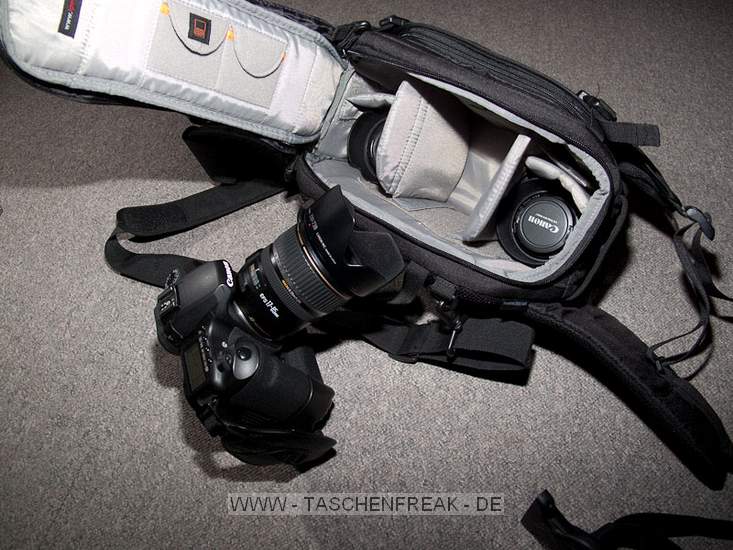 LOWEPRO INVERSE 200 AW\n\nFoto und Kommentar von Christian Toelle - VIELEN DANK!\n\nKommentar:\n\nHi Jrg,\n\nanbei ein paar Bilder der Inverse 200 AW mit Kamera. Es passt hinein eine 40D mit BG und 17-85 mit Geli, 2 Objektive wie das 50 1.4, 100 Makro, beides mit Geli und ein Wenig Kleinkram. Mit etwas Druck geht auch noch ein Blitz hinein. Schne, kompakte Bauchtasche mit Schulterriemen als Alternative, oder Lastverteiler. Sehr praktisch ist der Schulterriemen auch beim Objektivwechsel.\n\nGru Christian