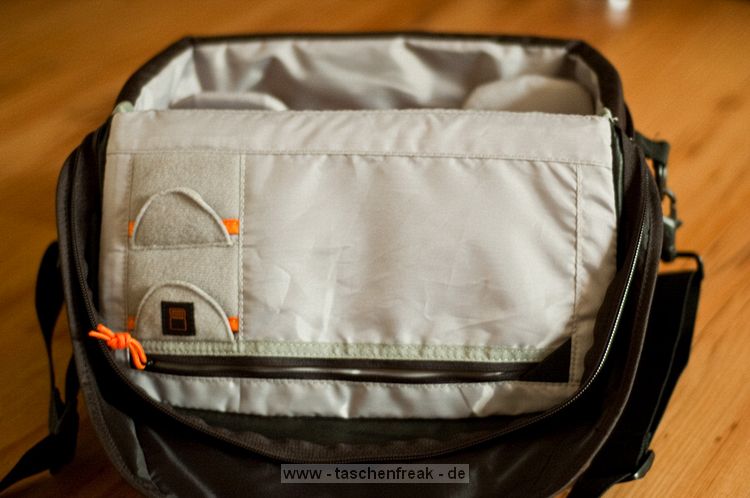 LOWEPRO NOVA 190 AW\n\nFoto und Kommentar von Jens Dittmar - Vielen Dank!\n\nKommentar des Nutzers:\n\nLowepro Nova 190 AW kaki-braun - Deckelfcher, ein groes flaches und zwei Speicherkartenfcher