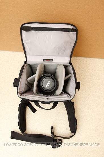 LOWEPRO SPECIALIST 85 AW\n\nFoto von Ingo Cordes - VIELEN DANK!\n\nKommentar des Nutzers:\n\nDer NP liegt bei ca. 120 Euro. Eine uerst bequeme Hfttasche. Kann auch mit der 'Shoulder Harness' von Lowepro kombiniert werden. An den Hftgurt (fix an der Tasche) passen SlipLock-Komponenten.\n\nLocker passt rein: 1er DSLR oder DSLR mit Batteriegriff und angesetztem 70-200/2.8, ein Blitz, 2-4 weitere Objektive (grenabhnig) und viel Kleinkram.\n\nEine der wenigen Taschen von Lowepro die akzeptiert, dass es 2.8er Zooms und Batteriegriffe bzw. groe Gehuse gibt.
