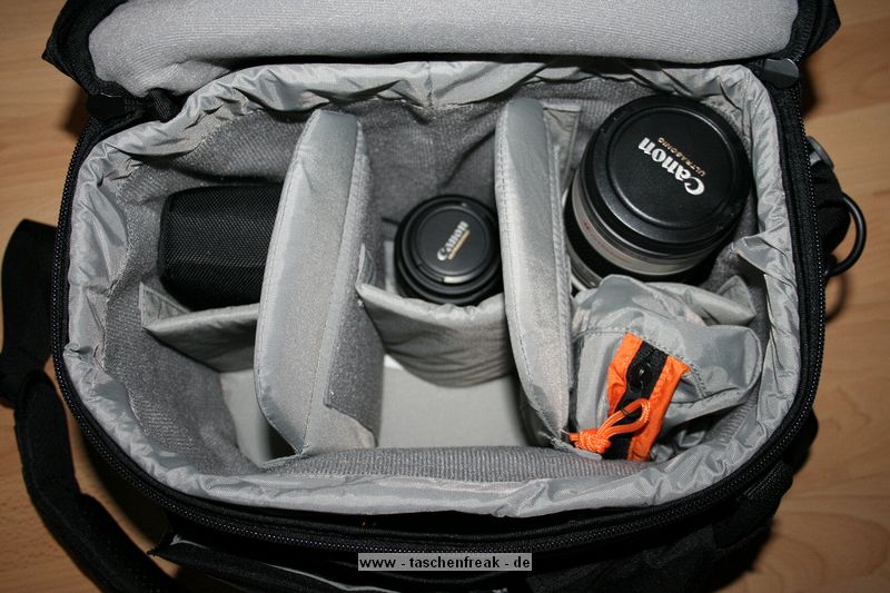 Lowepro Stealth Reporter D400 AW\n\nFoto von Jens Krmer - VIELEN DANK!\n\nKommentar des Nutzers:\n\nIn der Tasche selber sind Blitz Canon 430EX, Canon 70-200mm 2,8, Canon 60mm Macro. Die Kamera die immer drin ist, ist die EOS 350d mit BG + Objektiv (Kit oder was unten steht). Zubehrbeutel fr Blitz und Kleinkram + Speicherkartentasche. Die Tasche (orange) + Speicherkartentasche sind bei der Tasche dabei. (Lowepro Stealth Reporter D400 AW). Platz ist jetzt noch fr zwei weitere Objektiv meist das 24mm, 50mm 1,4 / 85mm 1,8. \n\nGru Jens