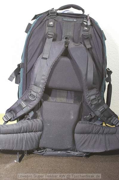 Lowepro Super Trekker AW\n\nFoto von Michael Volz - VIELEN DANK!\n\nKommentar des Nutzers:\n\nHallo Jrg,\n \nhier noch ein paar Bilder von meinem Lowepro Super Trekker AW Rucksack. \n \nGre\nMike