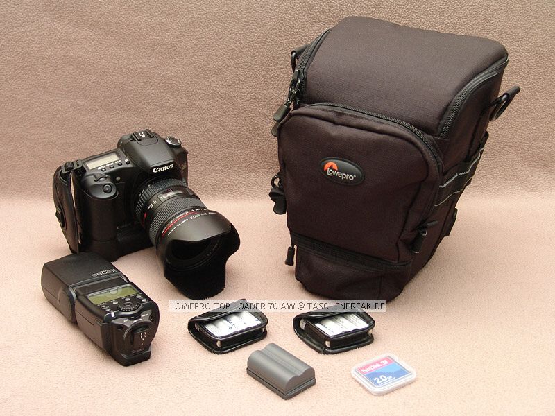 LOWEPRO TOP LOADER 70 AW\n\nFoto von Erik Dabelstein  - VIELEN DANK FR DEIN MAIL!\n\nKommentar des Nutzers:\n\nLowepro Toploader 70 AW\n \nCanon EOS 30D mit Batteriegriff und Handschlaufe mit angesetztem Canon EF 17-40 F4 L USM mit EW-83DII Geli (muss nicht gedreht werden)\nCanon Speedlite 580EX (dank verlngerbarem Frontfach unterbringbar)\nAkkus und Speicherkarte\n \n \nMfG, Erik Dabelstein