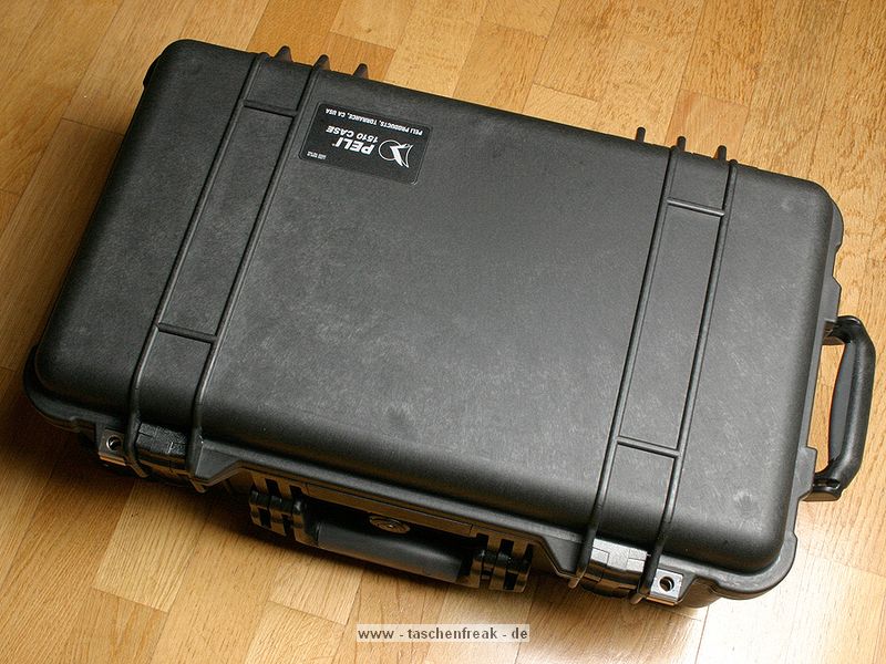 PELI CASE 1510\n\nFoto von Peter Wafzig - DANKE FRS EINSENDEN!\n\nKommentar des Nutzers:\n\nanbei ein ZIP mit Bildern vom Peli Case 1510 fr taschenfreak.de - ich glaube, das gibts noch nicht dort. Hab im kofferfunshop.de in Bonn gekauft, ein sehr sehenswerter Laden, hat quasi alles von Peli und Rimowa vorrtig.\n\nViele Gre,\nPeter.