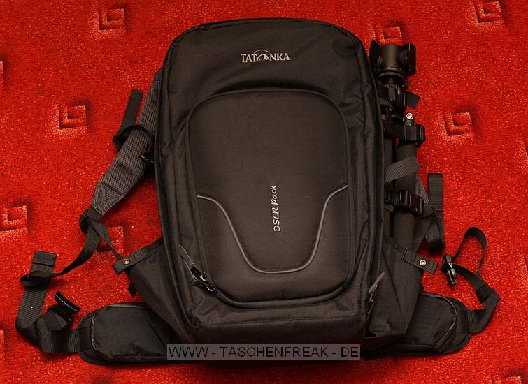 TATONKA DSLR PACK\n\nFoto und Text von Maik Wodrich - VIELEN DANK!\n\nKommentar:\n\nHallo!\n \nHabe mal ein paar Fotos von meinem Tatonka DSLR Pack gemacht.\nDer Rucksack ist fr den Preis wirklich gut verarbeitet.\nEr lt sich durch die Verstellmglichkeiten auch voll beladen gut tragen.\nEs sind gengend Fcher fr Kleinteile vorhanden und das Notebook\npasst auch mit hinein.\nAlles Weitere sieht man auf den Bildern.\n \nViele Gre\nMaik Wodrich