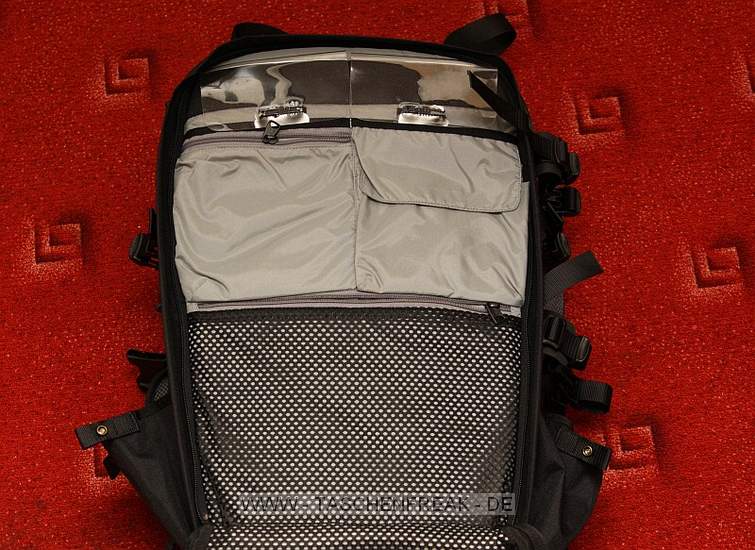 TATONKA DSLR PACK\n\nFoto und Text von Maik Wodrich - VIELEN DANK!\n\nKommentar:\n\nHallo!\n \nHabe mal ein paar Fotos von meinem Tatonka DSLR Pack gemacht.\nDer Rucksack ist fr den Preis wirklich gut verarbeitet.\nEr lt sich durch die Verstellmglichkeiten auch voll beladen gut tragen.\nEs sind gengend Fcher fr Kleinteile vorhanden und das Notebook\npasst auch mit hinein.\nAlles Weitere sieht man auf den Bildern.\n \nViele Gre\nMaik Wodrich