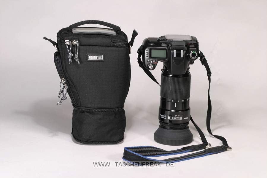 THINK TANK PHOTO - DIGITAL HOLSTER 10\n\nFOTO VON ISARFOTO & THINK TANK PHOTO - VIELEN DANK!\n\nKommentar des Herstellers:\n\nDigital Holster 10 - Small SLRs\n\nDesigned for smaller SLRs, such as the Canon Rebel XTI and XT, and the Nikon D40, D50, and D80. The form-fitting design minimizes the camera cases bulk, making it easier and more convenient with which to travel.