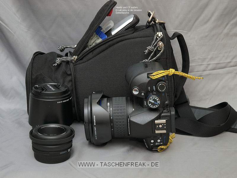 THINK TANK PHOTO - DIGITAL HOLSTER 10\n\nFoto von Wolfgang Rentzsch - VIELEN DANK!\n\nKommentar:\n\nBilder zur Digital Holster 10.\n\nDie Regenhaube nehme ich nie mit. Den Platz nutze ich lieber fr den Ersatzakku. Wenn ich mit Rucksack unterwegs bin, lasse ich den Schultergurt weg und hnge die Holstertasche mit kurzen Reepschnurstcken und kleinen Karabinerchen dran vorne in die Tragegurte ein. Mit der hinteren Klappe fixiere ich die Tasche am Bauchgurt. Auf diese Weise pendelt das ganze Zeug beim Vornberbeugen nicht vor der Nase herum.\n\nViele Gre\n\nWolfgang Rentzsch