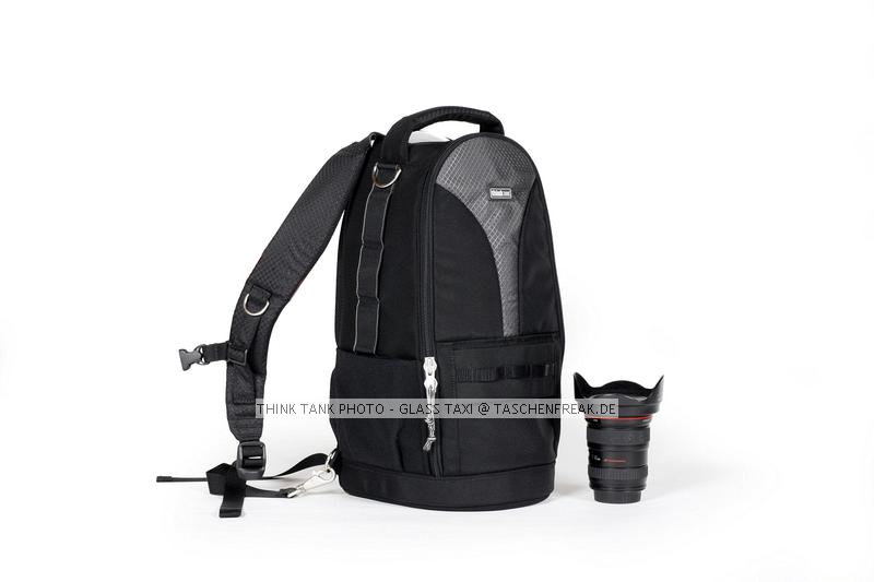 THINK TANK PHOTO - GLASS TAXI\n\nFOTO VON ISARFOTO & THINK TANK PHOTO - VIELEN DANK!\n\nKommentar des Herstellers:\n\nGlass Taxi\n\nConvertible backpack/ shoulder bag that will hold large lenses or a camera system. Holds up to a 500mm f4 lens, 300mm f2.8 lens with SLR attached, or SLR with 70-200 attached with hood in position.