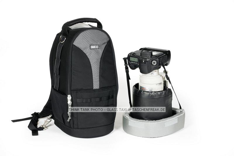 THINK TANK PHOTO - GLASS TAXI\n\nFOTO VON ISARFOTO & THINK TANK PHOTO - VIELEN DANK!\n\nKommentar des Herstellers:\n\nGlass Taxi\n\nConvertible backpack/ shoulder bag that will hold large lenses or a camera system. Holds up to a 500mm f4 lens, 300mm f2.8 lens with SLR attached, or SLR with 70-200 attached with hood in position.