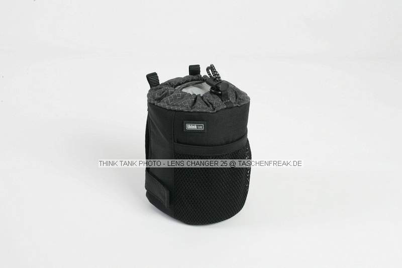 THINK TANK PHOTO - LENS CHANGER 25\n\nFOTO VON ISARFOTO & THINK TANK PHOTO - VIELEN DANK!\n\nKommentar des Herstellers:\n\nLens Changer 25\n\nQuick access to your zoom lenses, such as the 24-70 2.8, 28-135, and 28-200, with the lens hood attached.