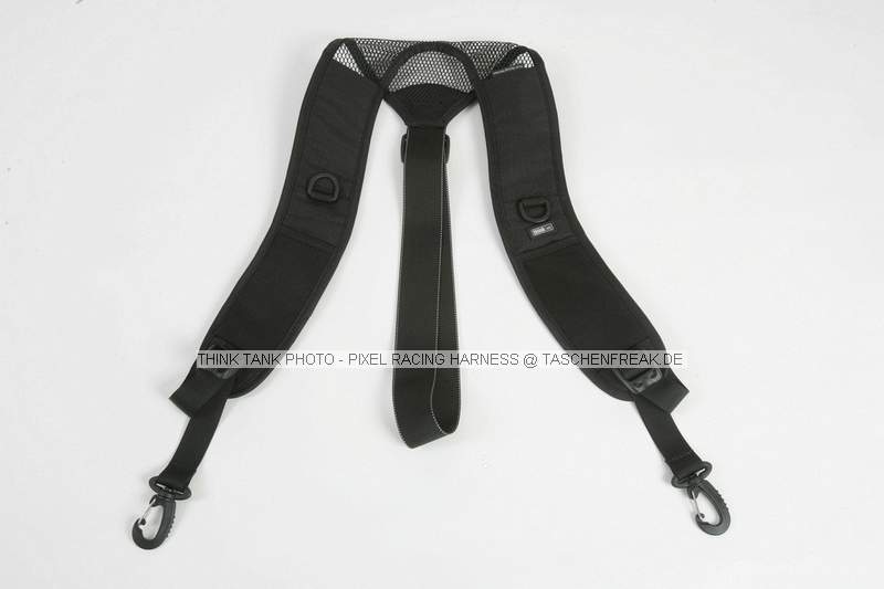 THINK TANK PHOTO - PIXEL RACING HARNESS\n\nFOTO VON ISARFOTO & THINK TANK PHOTO - VIELEN DANK!\n\nKommentar des Herstellers:\n\nPixel Racing Harness\n\nDistribute your equipments weight between your shoulders and hips with this innovative shoulder harness system.
