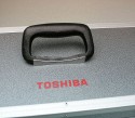 Toshiba Koffer / Trolley\n\nFoto von Frank Bhler - DANKE DIR WIE IMMER!\n\nKommentar des Nutzers:\n\nHallo Jrg\n\nDu willst es so :O)\n\nKoffer:\n\nHersteller Unbekannt\nAufdruck TOSHIBA\n\nMfG\nFrank Bhler