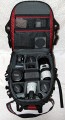 Vanguard Kenline 54\n\nFoto von Gerhard Bertling - Danke fr das Mail.\n\nKommentar des Nutzers:\n\nAuf den Rucksack "Kenline54" der Firma Vanguard bin ich auf der Photokina aufmerksam geworden. Die Beschaffung war nicht ganz einfach, da es bisher keinen Deutschen Distributor gibt. Demnchst wird das die Firma Compit in Lengerich bernehmen (http://www.compit.biz). Ansonsten kann man sich unter http://www.guardforce.net/indexe.asp informieren.\n\nVanguard stellt seit 1986 Foto- und Videozubehr her. Die Qualitt ist mit LowePro durchaus vergleichbar, bei vielen kleine innovativen Details ist Vanguard sogar im Vorteil. Mit dem Rucksack bin ich momentan vollkommen zufrieden, der Tragekomfort ist ausgezeichnet. Der Beckengurt ist breit und bequem, sitzt bei meiner Gre (1,90m) allerdings schon fast etwas zu hoch.\nFr Menschen > 190cm ist der Rucksack daher eher weniger geeignet. \n\nAuenabmessungen (BxTxH): 35 x 32 x 50 cm (vergleichbar mit LowePro Nature Trekker aber nicht ganz so tief) Innenbereich 29 x 12,5 x 42 cm, individuell aufzuteilen mit verstellbaren Wnden, die mit Alcantara bezogen sind.\nNotebooktasche vorhanden.\nStativ kann seitlich angebracht werden (Tasche und 2 Spanngurte).\nDehnbare Daypack-Tasche in der Klappe, fasst problemlos zwei 1,5Liter-PET-Flaschen, Kleidung etc.\nWeitere Organizer-Tasche in der Klappe fr flache Gegenstnde (Papiere, Schreibmaterial etc.) Wasserdichte Regenhaube mit reflektierender Rckseite (UV-Schutz).\nMaterial: 840x840D Nylon, 600D Polyester, 420D Nylon.\nRckseite und Gurte sind extrem gut gepolstert und bieten einen sehr hohen Tragekomfort.