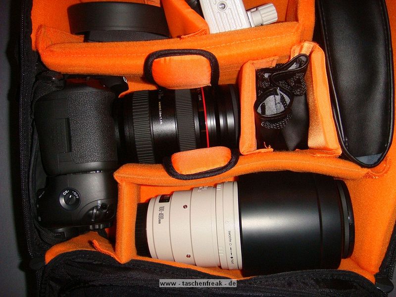 VANGUARD RISE UP 48\n\nFoto und Text von Martin Herzig - VIELEN DANK!\n\nKommentar:\n\nIm rucksack sind derzeit:\n \nEOS 7D + Batteriegriff+24-70mm L\n100-400mm L\nKenko Konverter\nBlitz\nSchelle und zubehr\n \nEin 17,3 Zoll Dell Notebook geht sich leider um ca. 1cm nicht aus, aber is eh zu schwer beim fliegen :-).\n\nOhne Laptop wiegt das ganze 7,3kg also ideal frs Flugzeug..\n \nGrsse,\nMartin