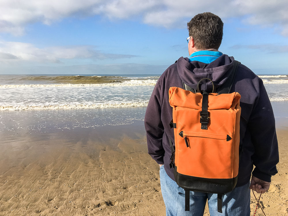 Der orange-schwarze Backpack von Compagnon – eindeutig mein Lieblingsrucksack!